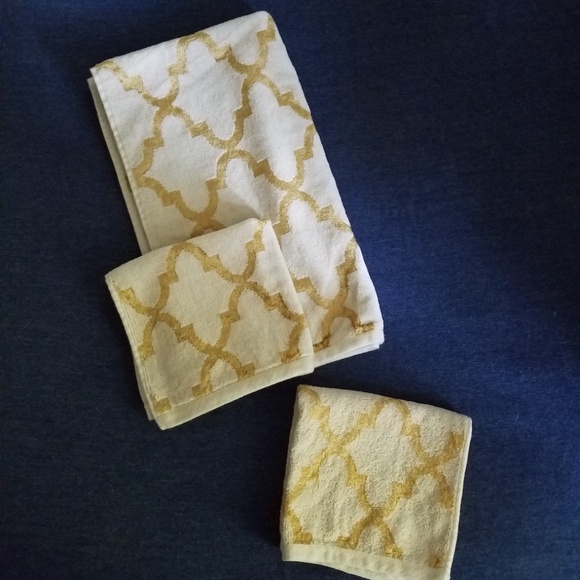 Cynthia Rowley Quatrefoil Trellis Towels...Hard to Find! - Picture 5 of 5